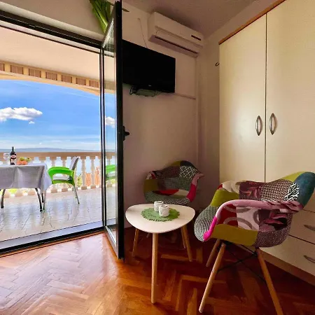 Apartment In 44156